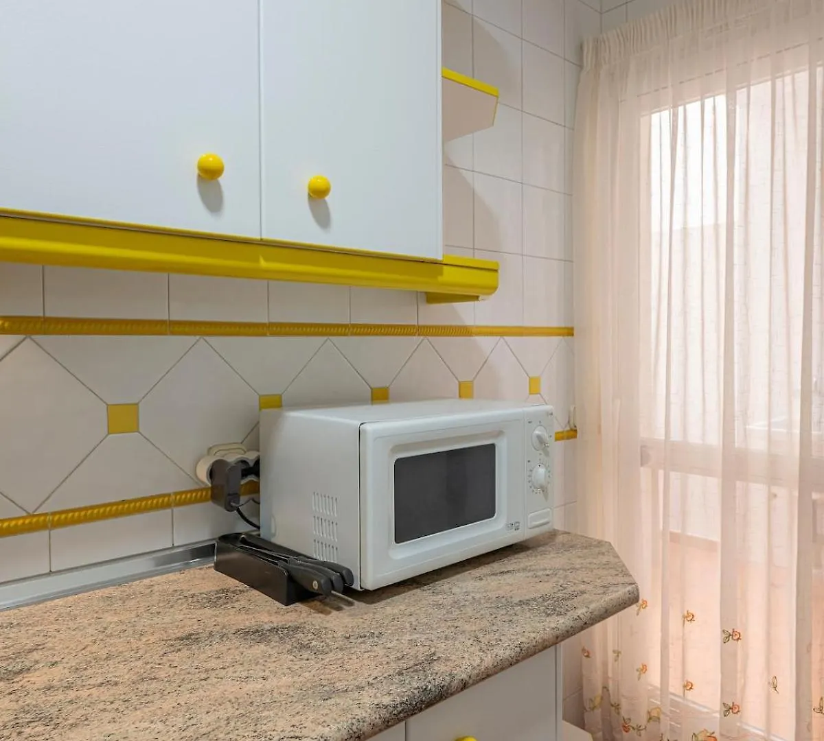 Cozy & Comfy Seaside Retreat In Estepona Apartament