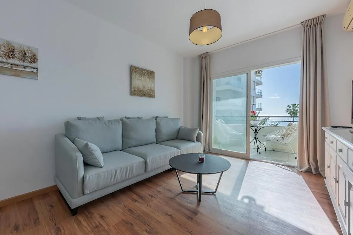 Cozy & Comfy Seaside Retreat In Estepona