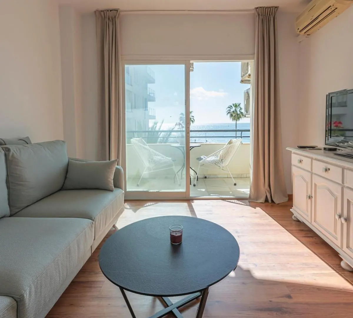 Cozy & Comfy Seaside Retreat In Estepona Hiszpania