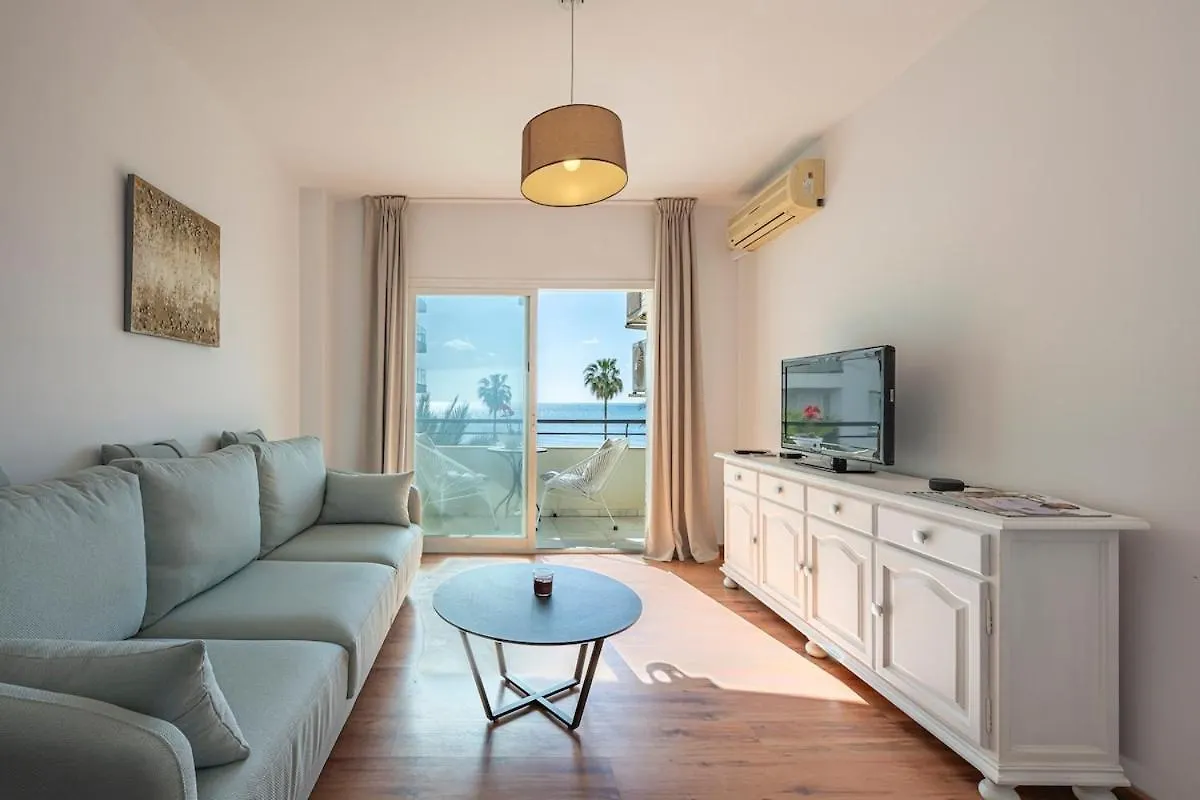 Διαμέρισμα Cozy & Comfy Seaside Retreat In Εστεπόνα